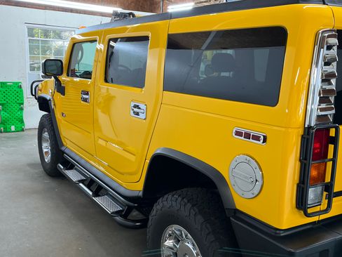 Used 2003 HUMMER H2 w/ Preferred Equipment Group image 13
