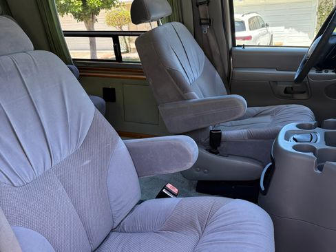 Used 2002 Ford E-150 and Econoline 150 RWD image 6