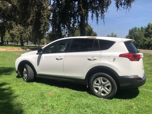 Used 2015 Toyota RAV4 LE FWD image 1