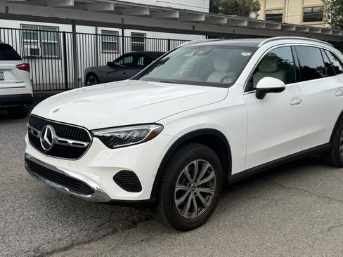 Used 2024 Mercedes-Benz GLC 300 4MATIC image 12