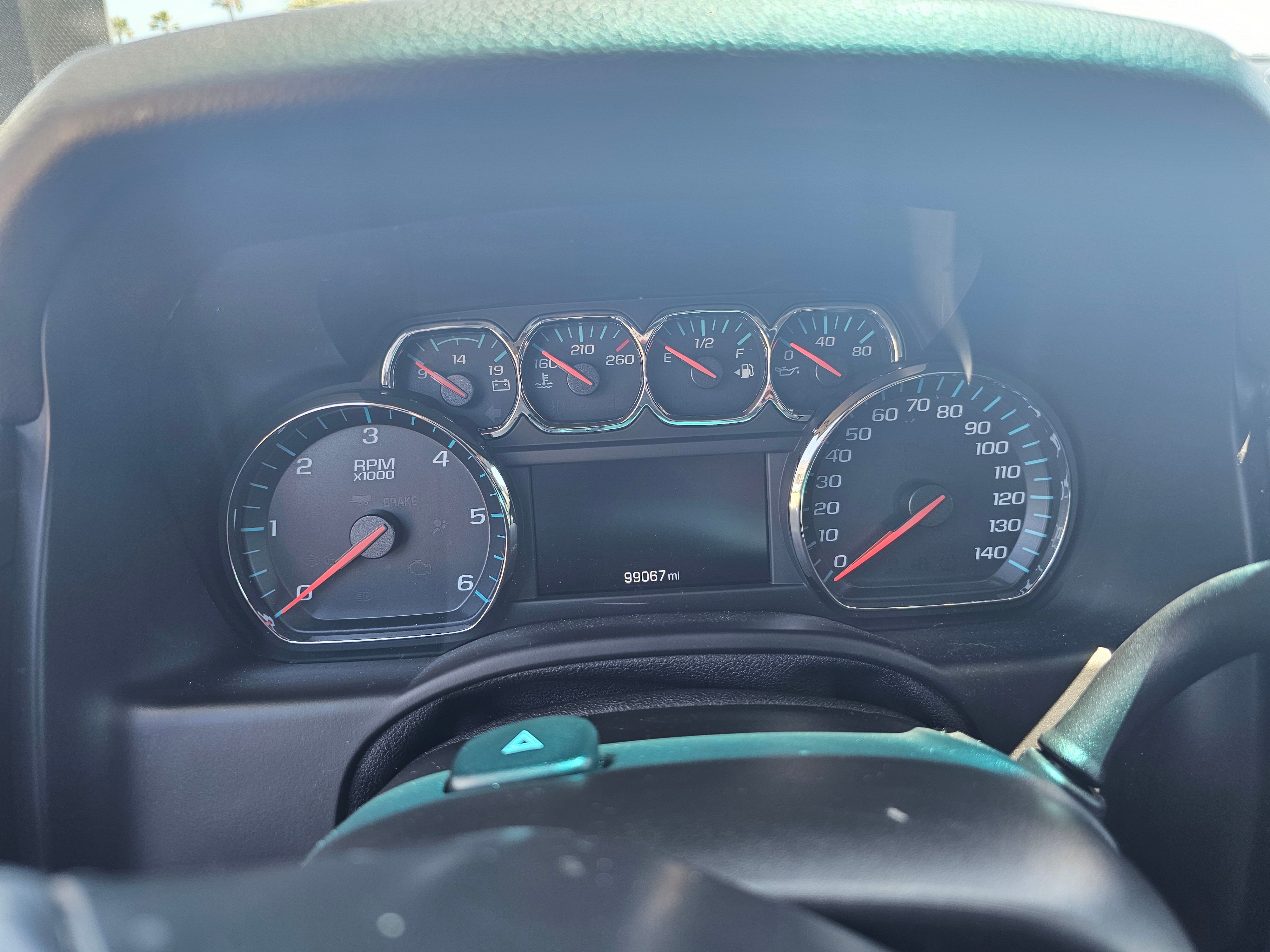 Used 2018 Chevrolet Suburban LT RWD image 15