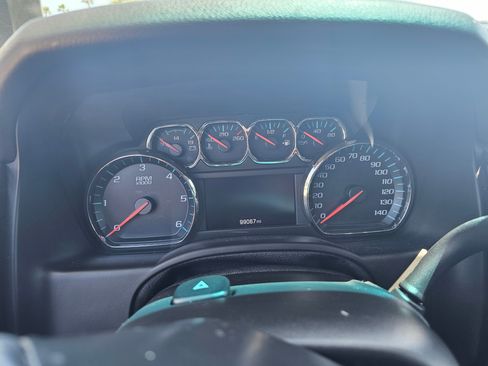 Used 2018 Chevrolet Suburban LT RWD image 15