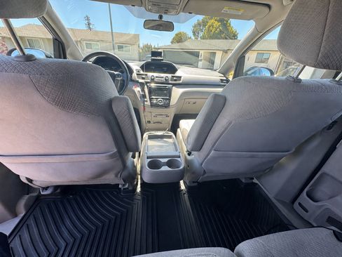 Used 2016 Honda Odyssey SE image 8