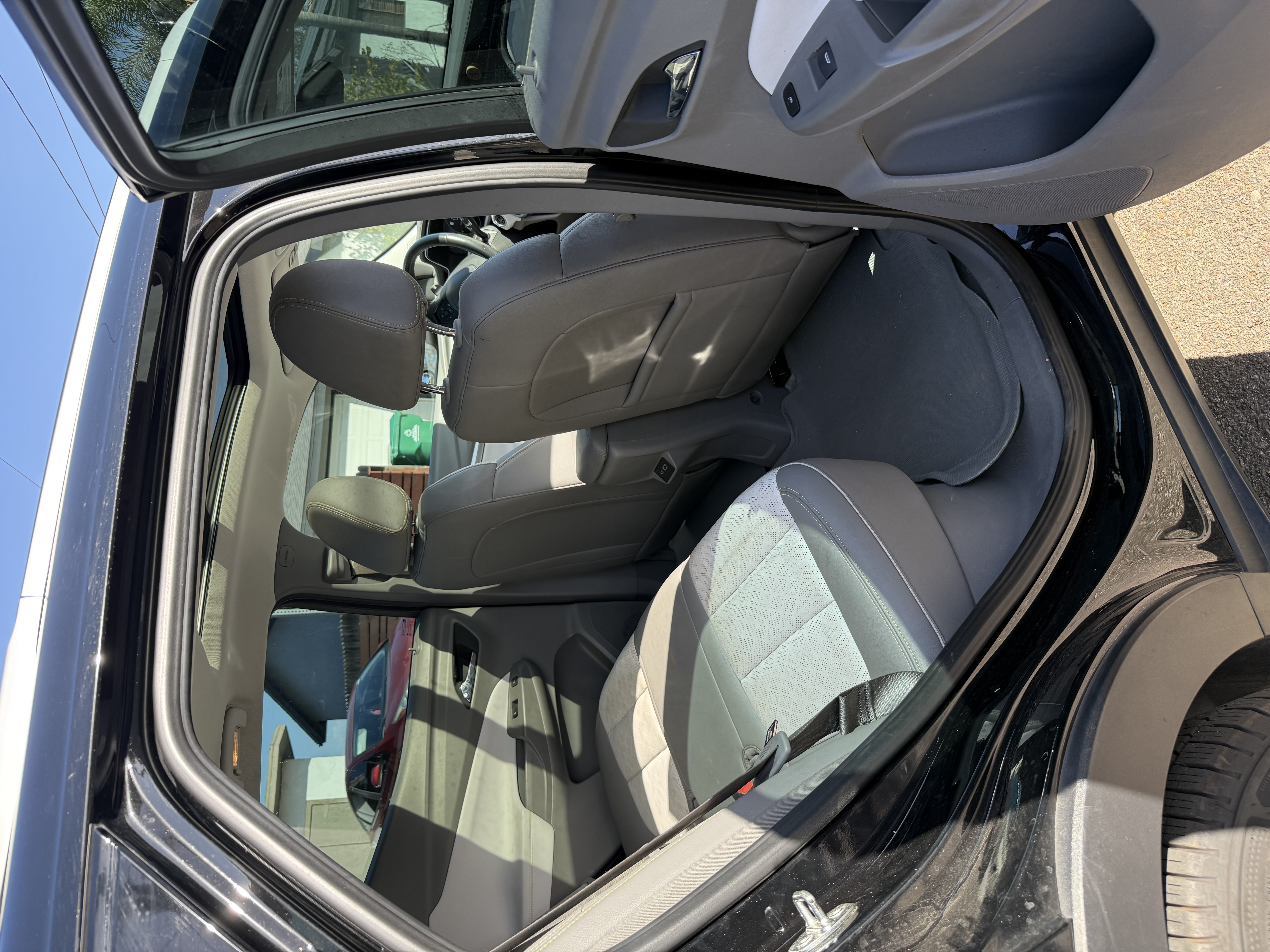 Used 2023 Chevrolet Bolt EUV Premier w/ Sun & Sound Package FWD image 15