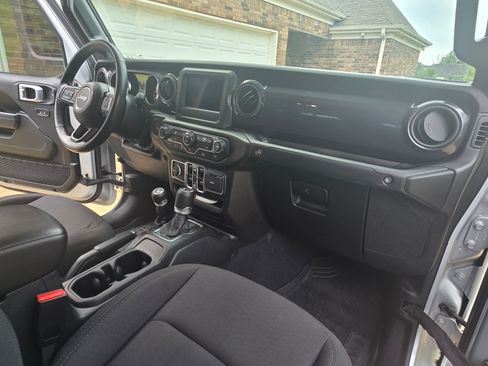 Used 2022 Jeep Gladiator Sport AWD/4WD image 18