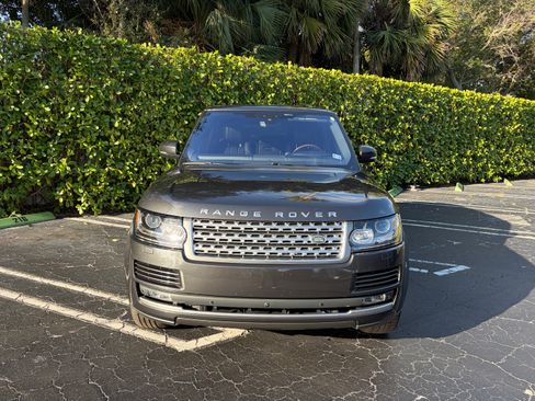 Used 2017 Land Rover Range Rover HSE image 2