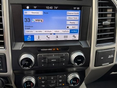 Used 2019 Ford F150 Lariat w/ Equipment Group 502A Luxury AWD/4WD image 15
