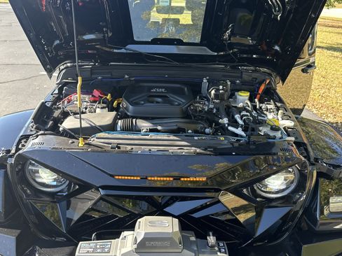 Used 2022 Jeep Wrangler Unlimited Sahara w/ Cold Weather Group image 20