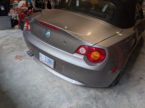 Used 2004 BMW Z4 3.0i image 2