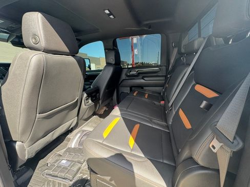 Used 2025 GMC Sierra 2500 AT4 w/ AT4 Premium Plus Package AWD/4WD image 10
