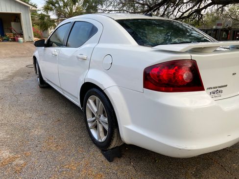 Used 2012 Dodge Avenger SE image 5