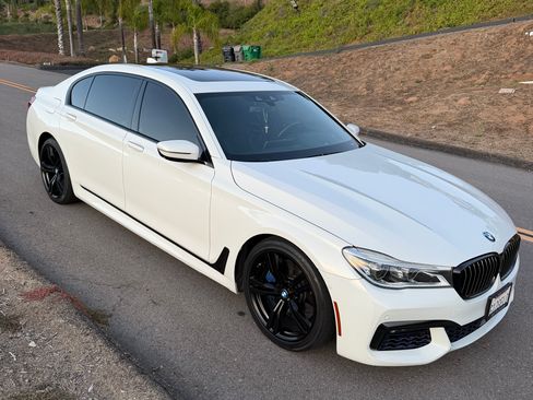 Used 2017 BMW 750i RWD image 4