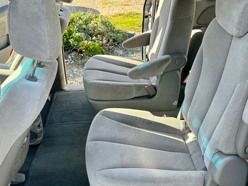 Used 2008 Kia Sedona LX image 11