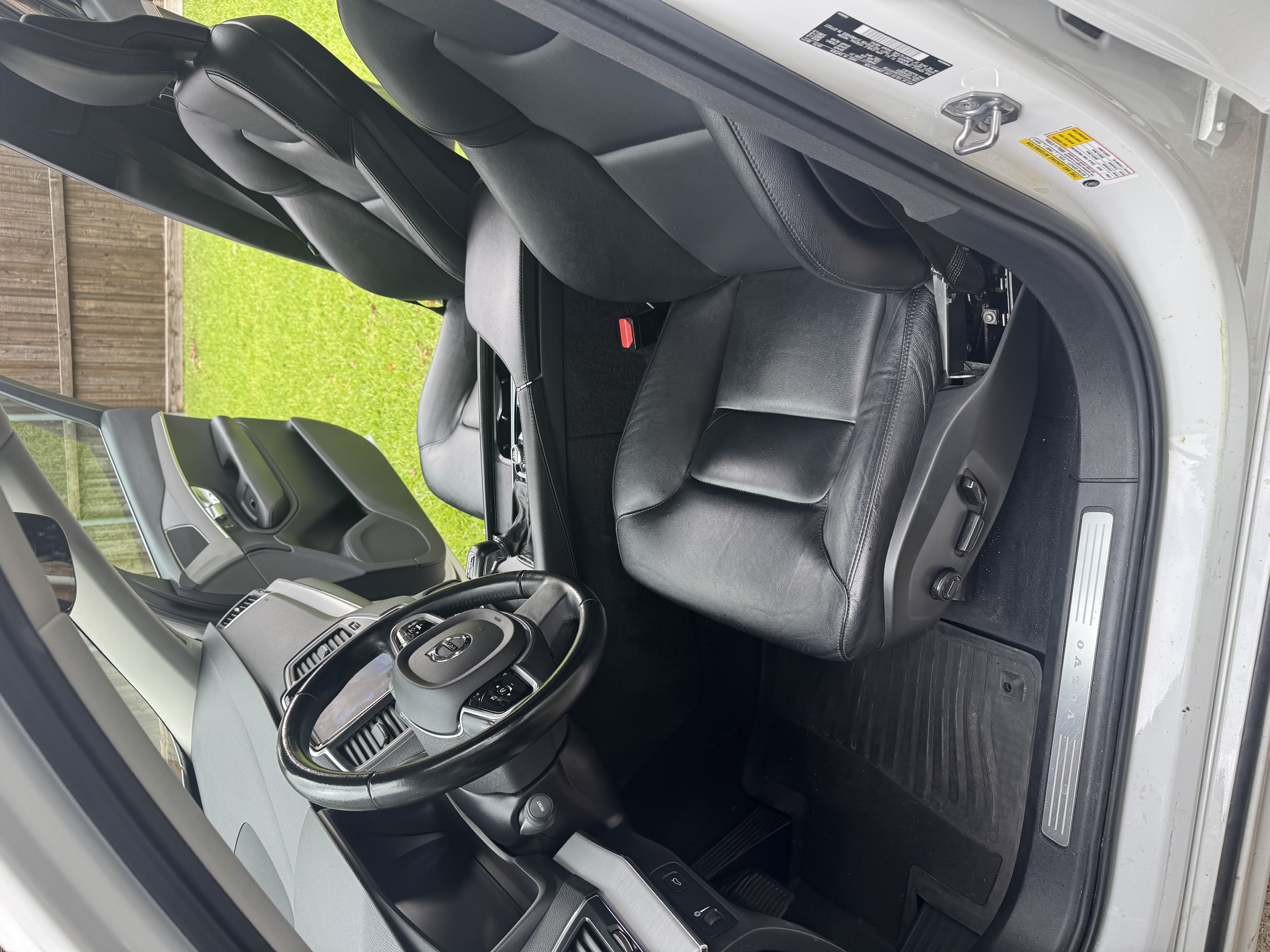 Used 2022 Volvo XC90 T5 Momentum FWD image 11