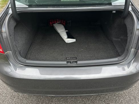 Used 2013 Volkswagen Passat 3.6 SE image 9