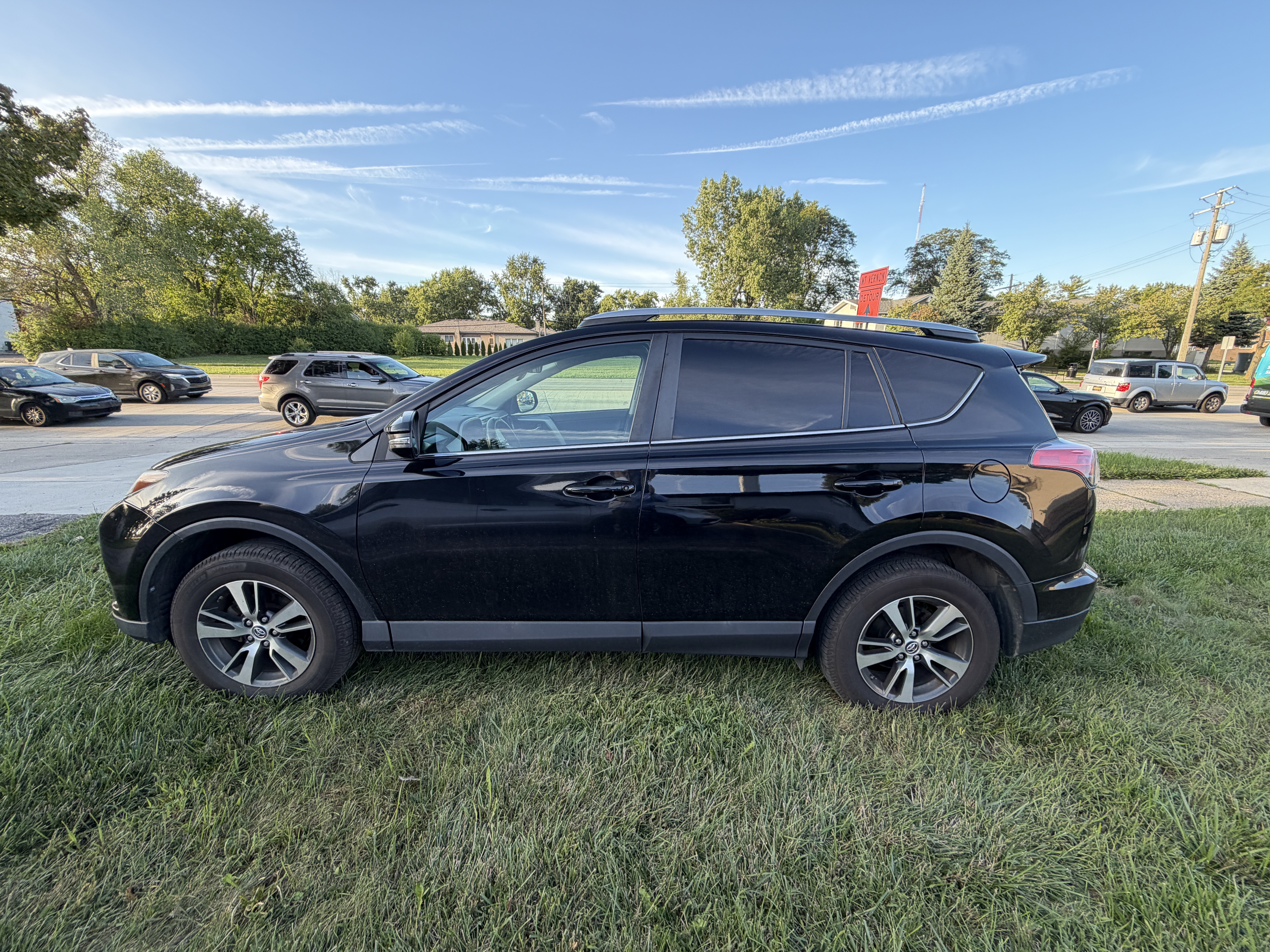 Used 2018 Toyota RAV4 XLE w/ Plus Extra Value Package AWD/4WD image 1