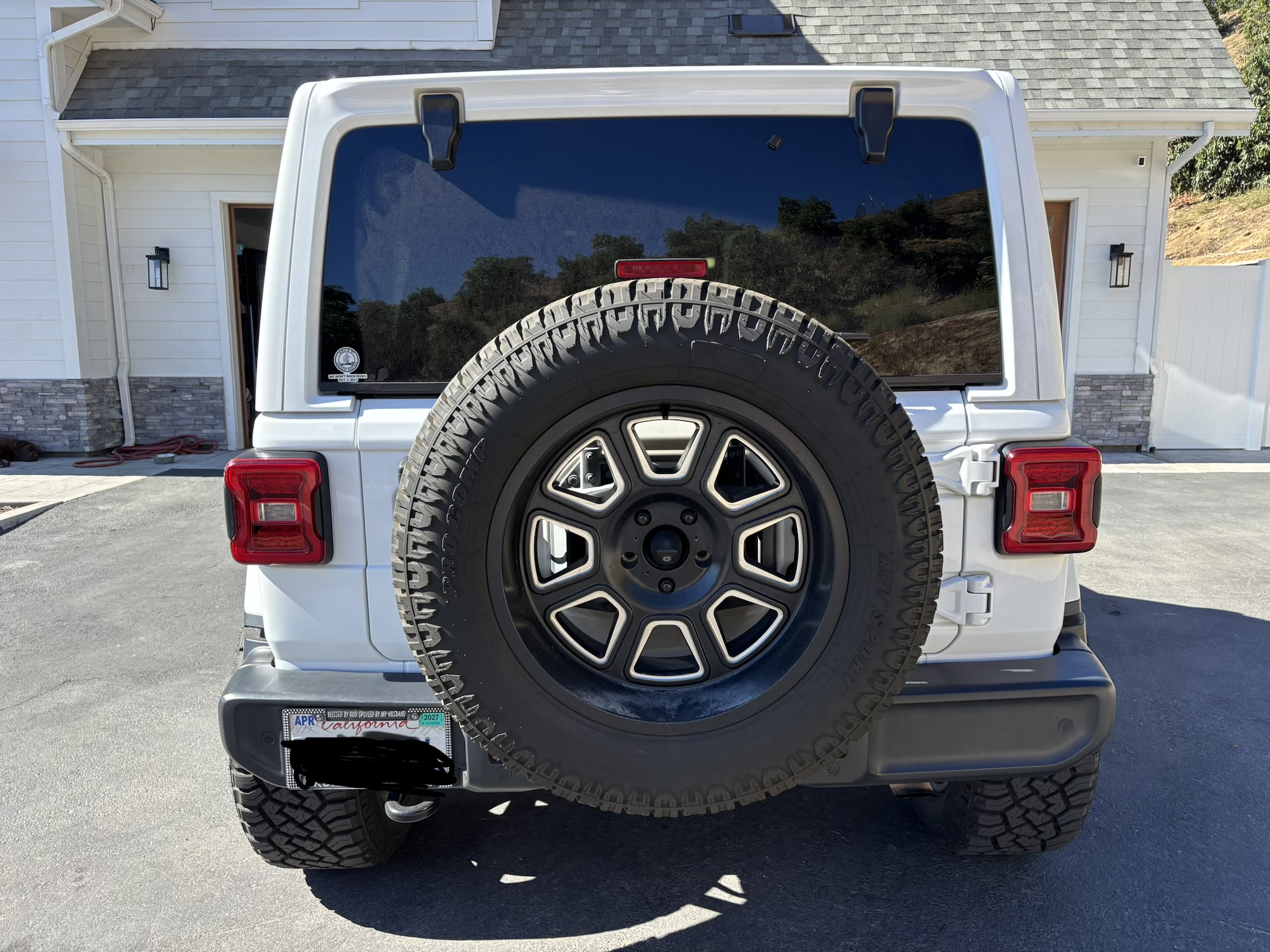 Used 2018 Jeep Wrangler Unlimited Sahara w/ Dual Top Group AWD/4WD image 8