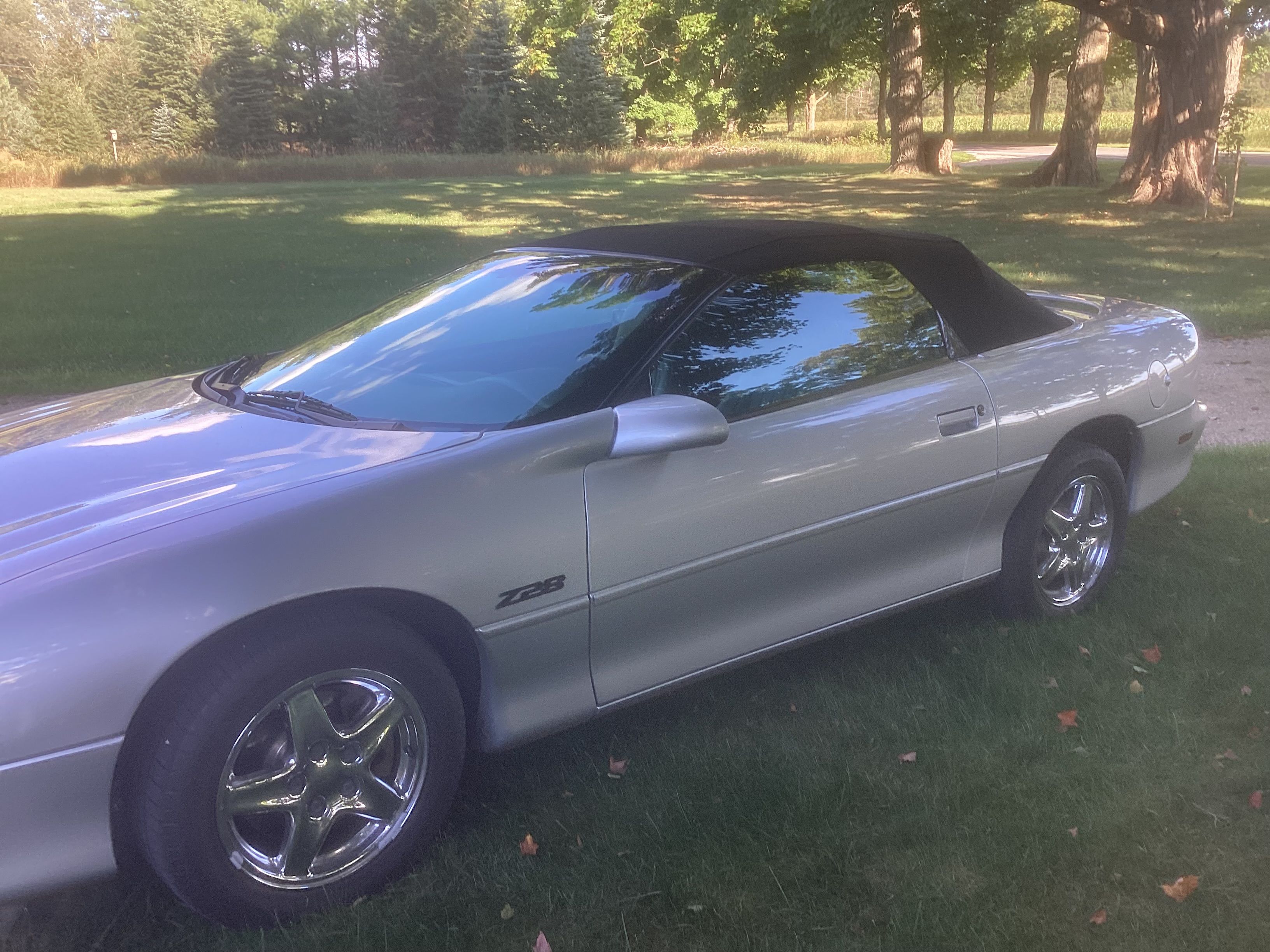 Used 1998 Chevrolet Camaro Z28 RWD image 4