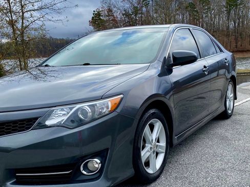 Used 2013 Toyota Camry SE image 9