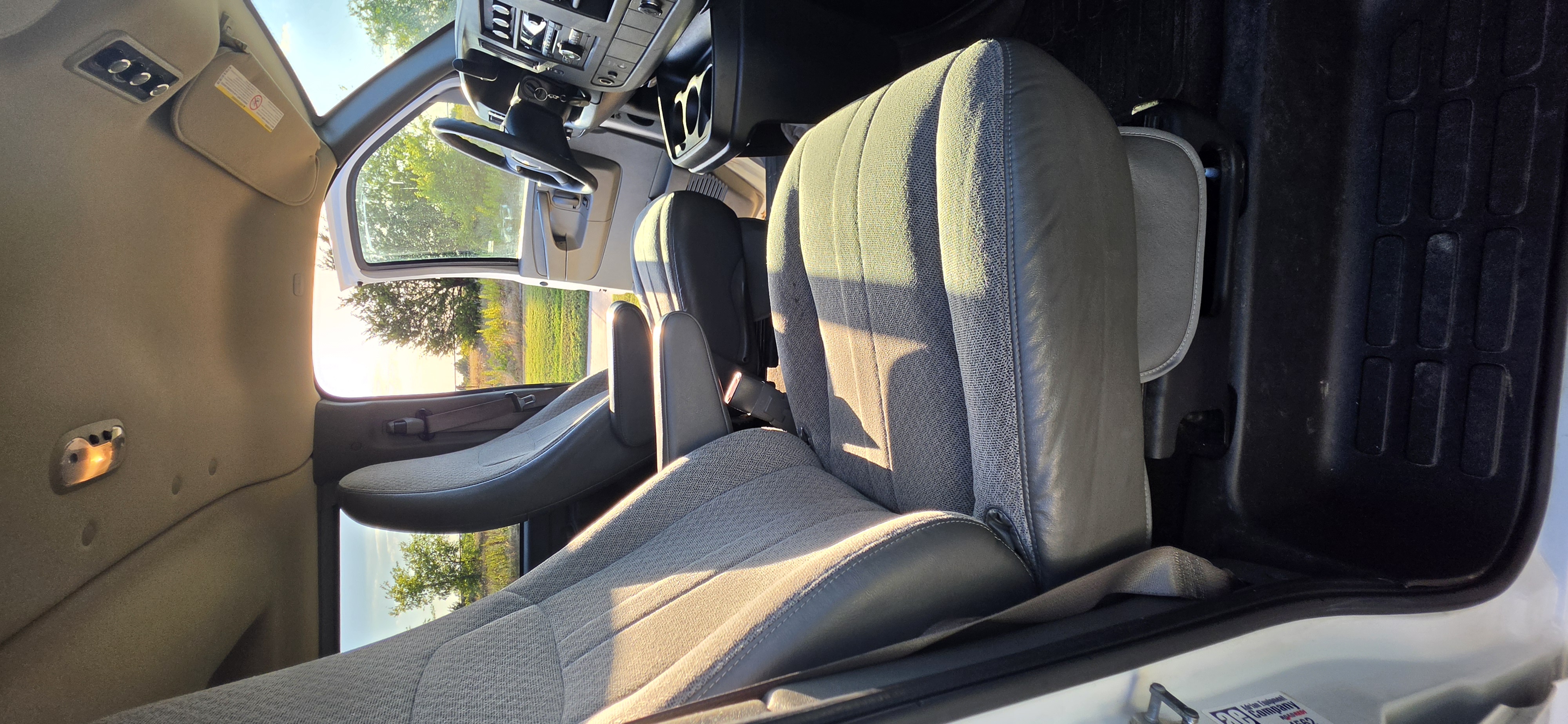 Used 2014 Chevrolet Express 3500 LT w/ LT Preferred Equipment Group RWD image 4