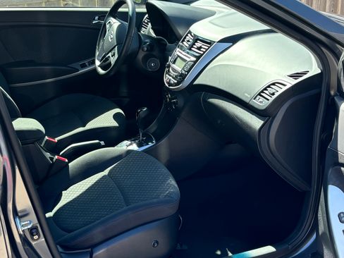 Used 2012 Hyundai Accent SE image 11