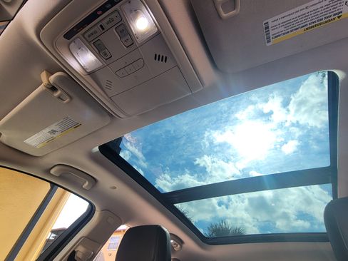 Used 2017 Cadillac XT5 Luxury image 25