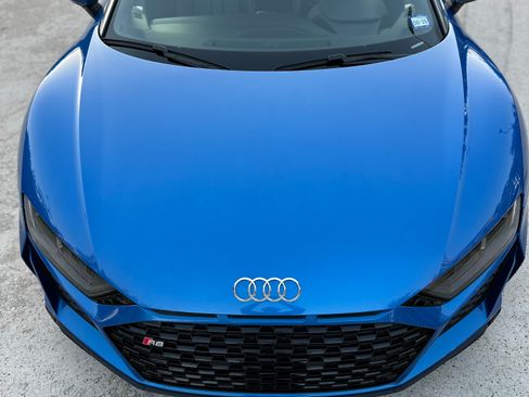 Used 2021 Audi R8 V10 w/ Premium Package image 2