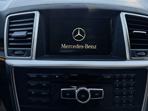 Used 2014 Mercedes-Benz GL 450 4MATIC image 27