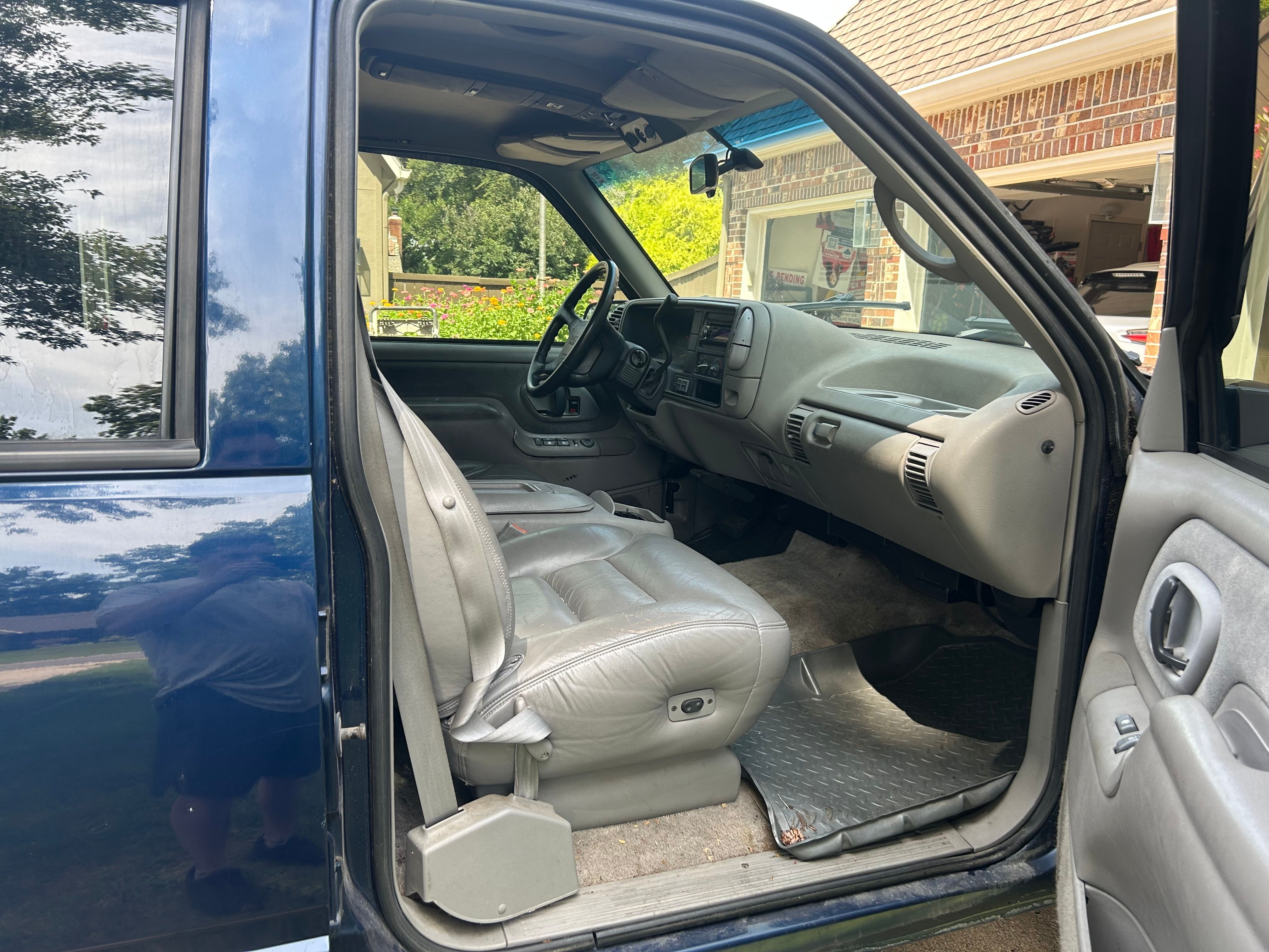 Used 1996 GMC Suburban 2500 AWD/4WD image 25