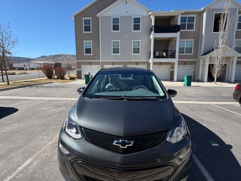 Used 2021 Chevrolet Bolt LT image 2