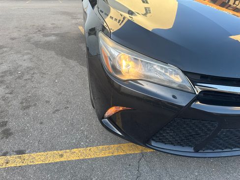 Used 2015 Toyota Camry SE FWD image 23