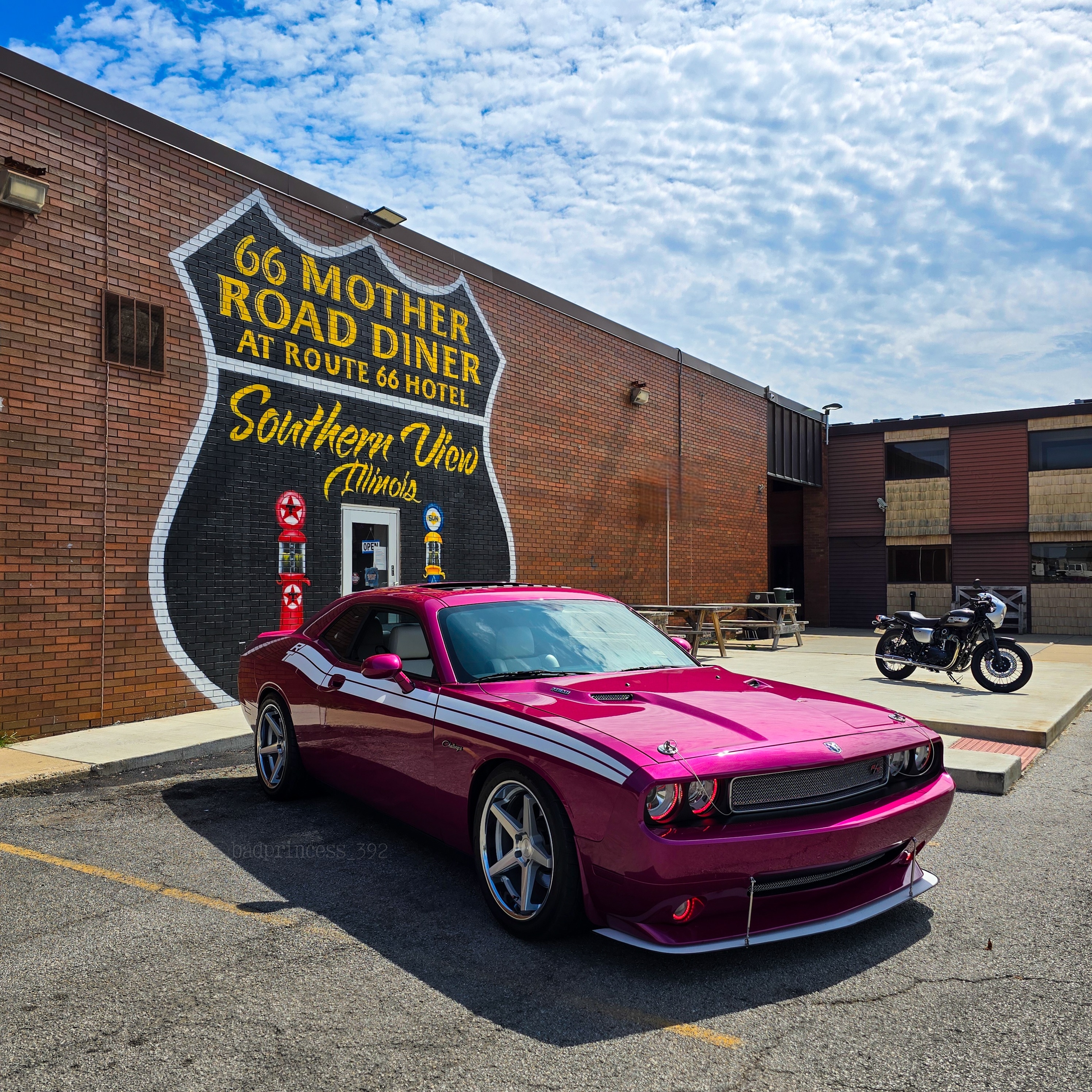 Used 2010 Dodge Challenger R/T RWD image 1