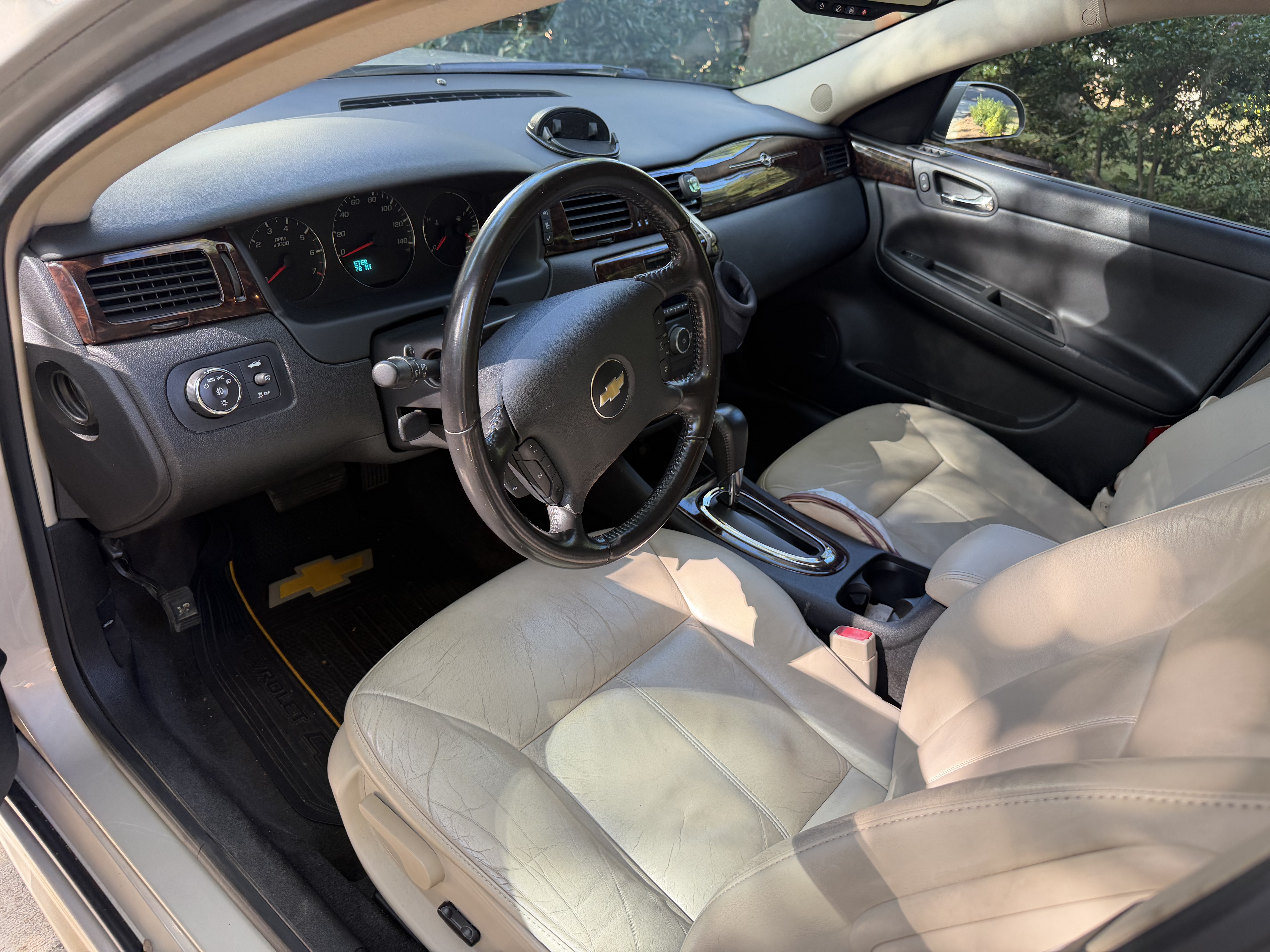 Used 2012 Chevrolet Impala LTZ FWD image 4