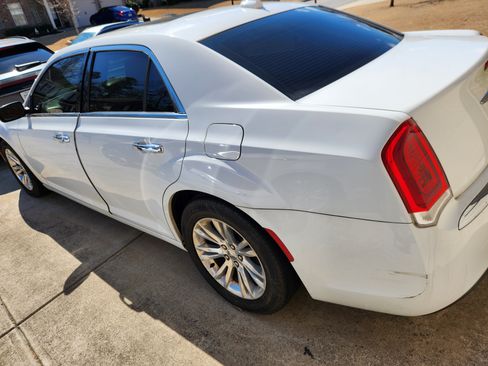 Used 2016 Chrysler 300 C image 13
