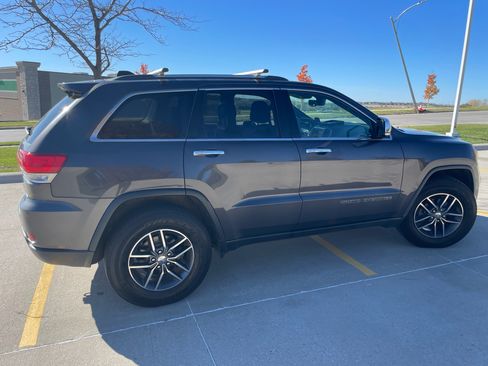 Used 2018 Jeep Grand Cherokee Limited image 2