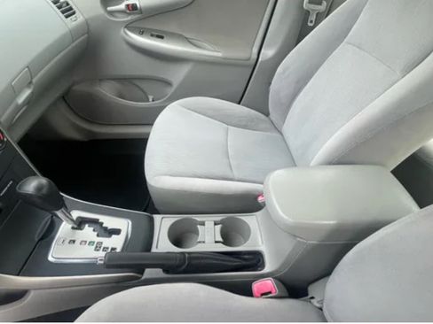 Used 2010 Toyota Corolla Sedan 4D image 11