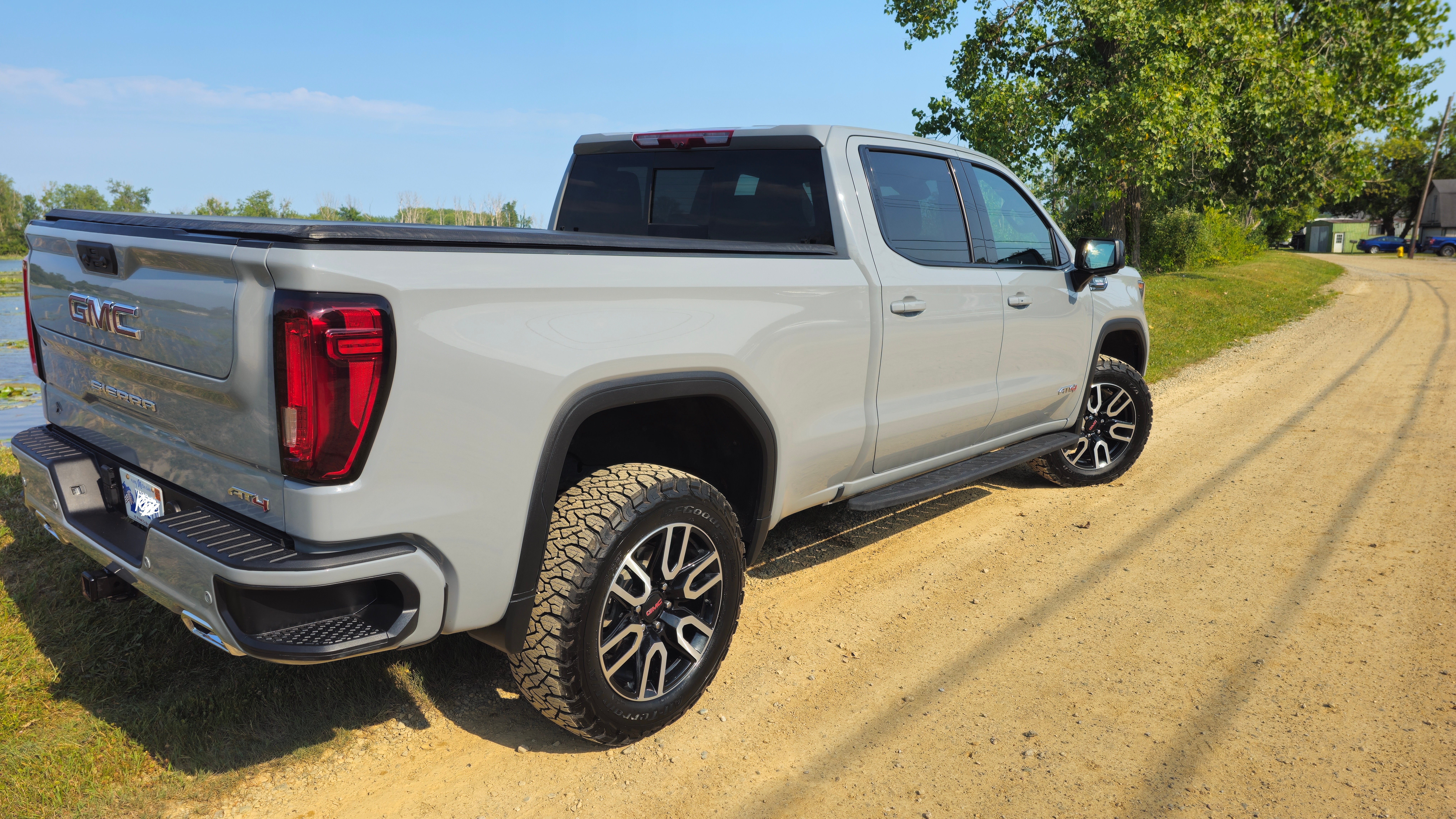 Used 2024 GMC Sierra 1500 AT4 w/ Technology Package AWD/4WD image 16