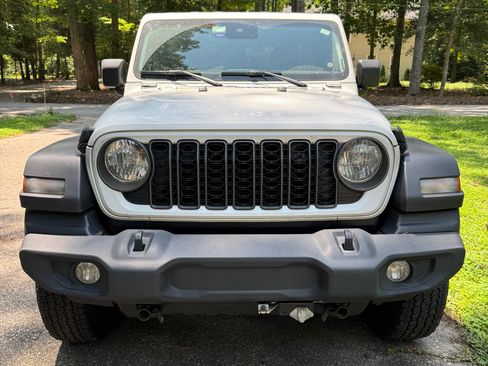 Used 2024 Jeep Wrangler Sport AWD/4WD image 4