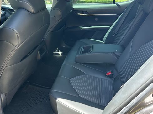 Used 2019 Toyota Camry SE w/ Convenience Package FWD image 8