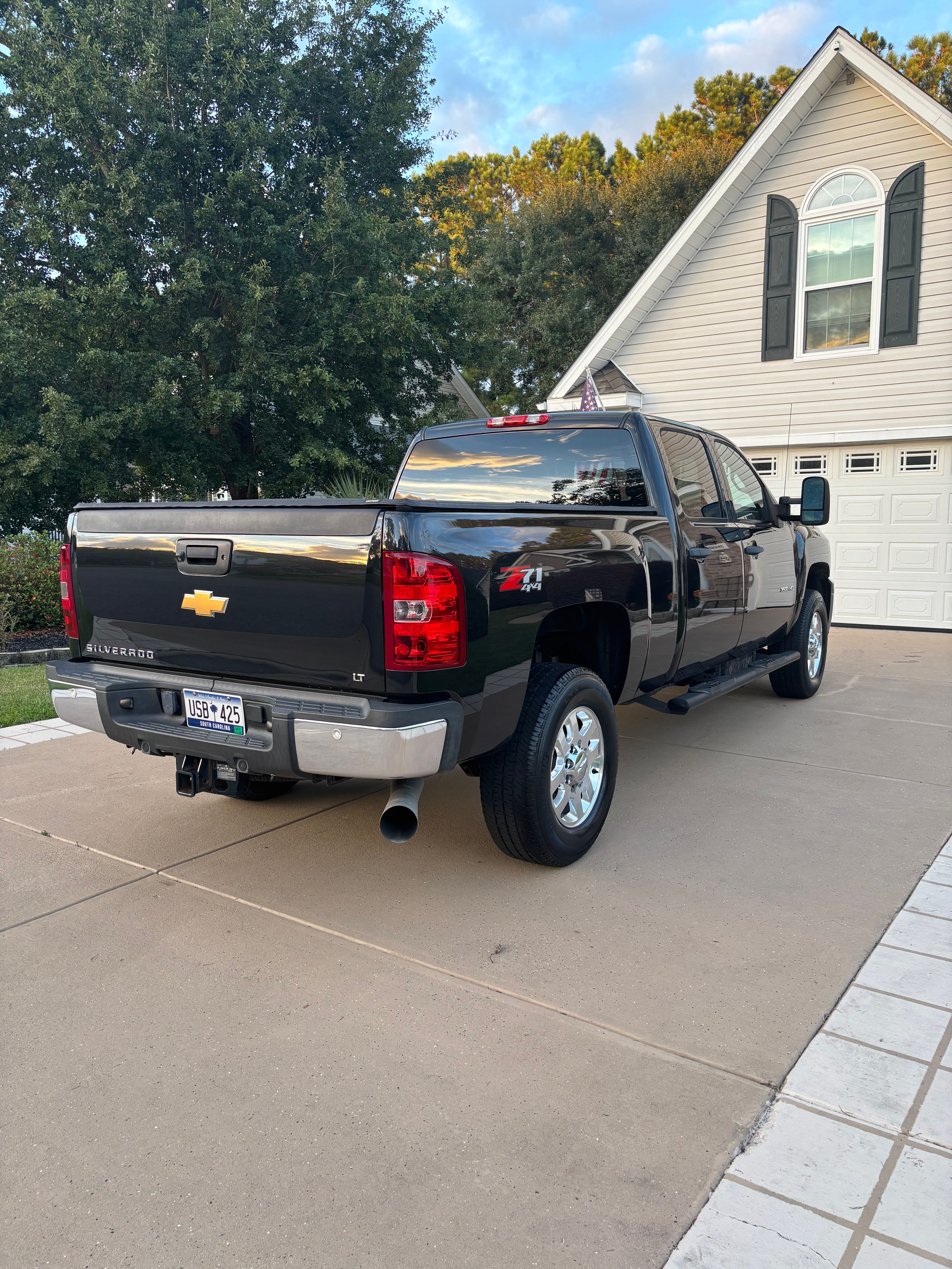 Used 2012 Chevrolet Silverado 3500 LT w/ Interior Plus Package AWD/4WD image 4