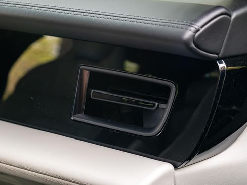 Used 2021 Porsche Taycan image 22