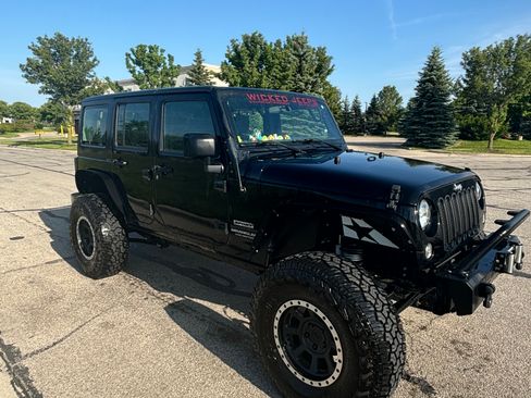 Used 2017 Jeep Wrangler Unlimited Sport w/ Connectivity Group AWD/4WD image 2