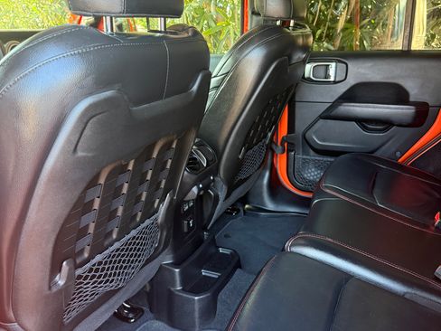 Used 2018 Jeep Wrangler Unlimited Rubicon AWD/4WD image 13