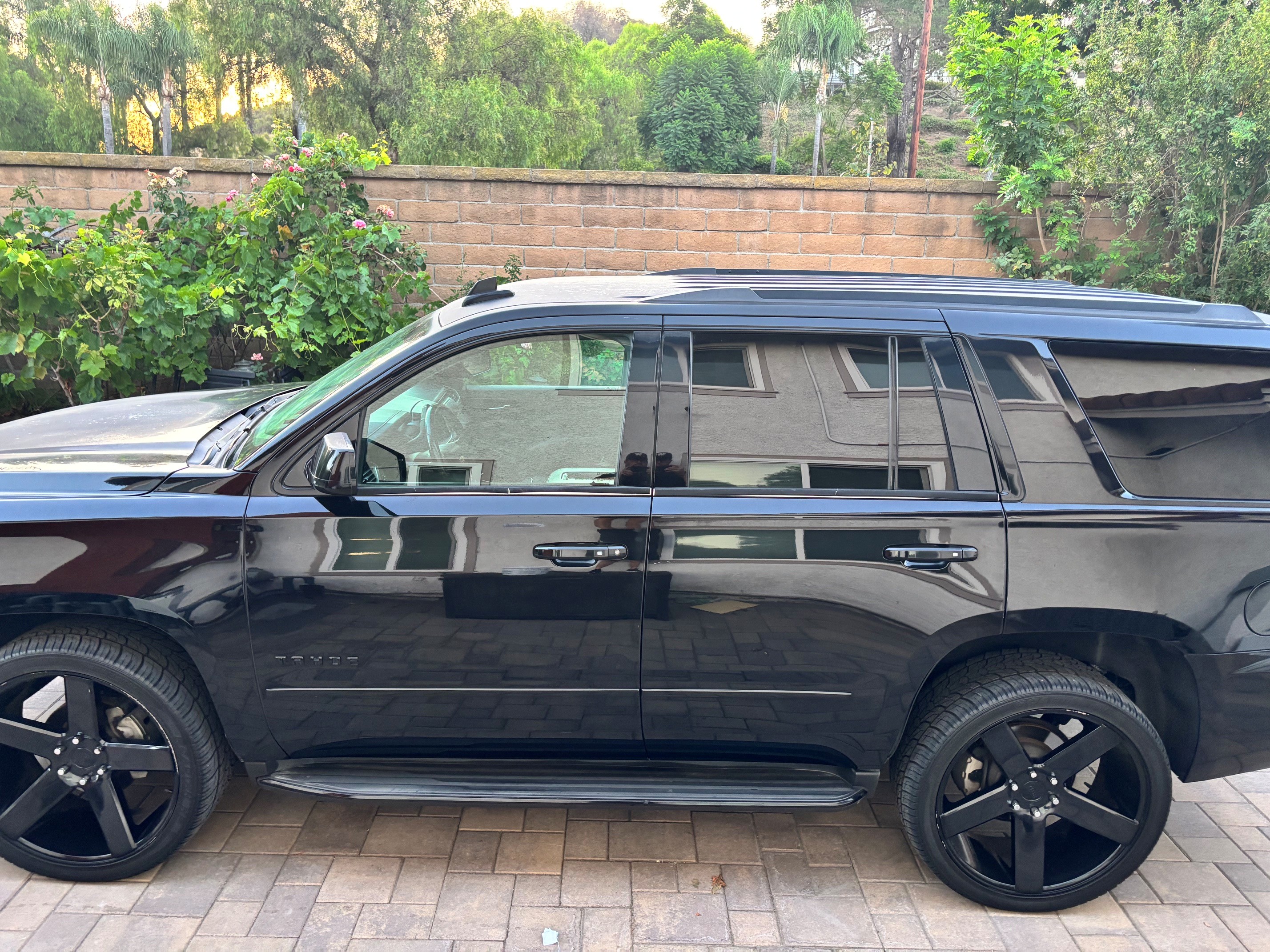 Used 2018 Chevrolet Tahoe Premier w/ RST 6.2L Performance Edition RWD image 4