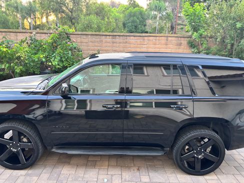 Used 2018 Chevrolet Tahoe Premier w/ RST 6.2L Performance Edition RWD image 4