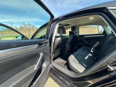 Used 2021 Volkswagen Passat 2.0T SE image 8