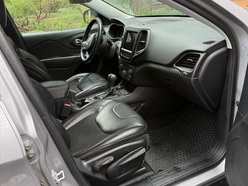 Used 2021 Jeep Cherokee Trailhawk w/ Trailer Tow Group AWD/4WD image 10