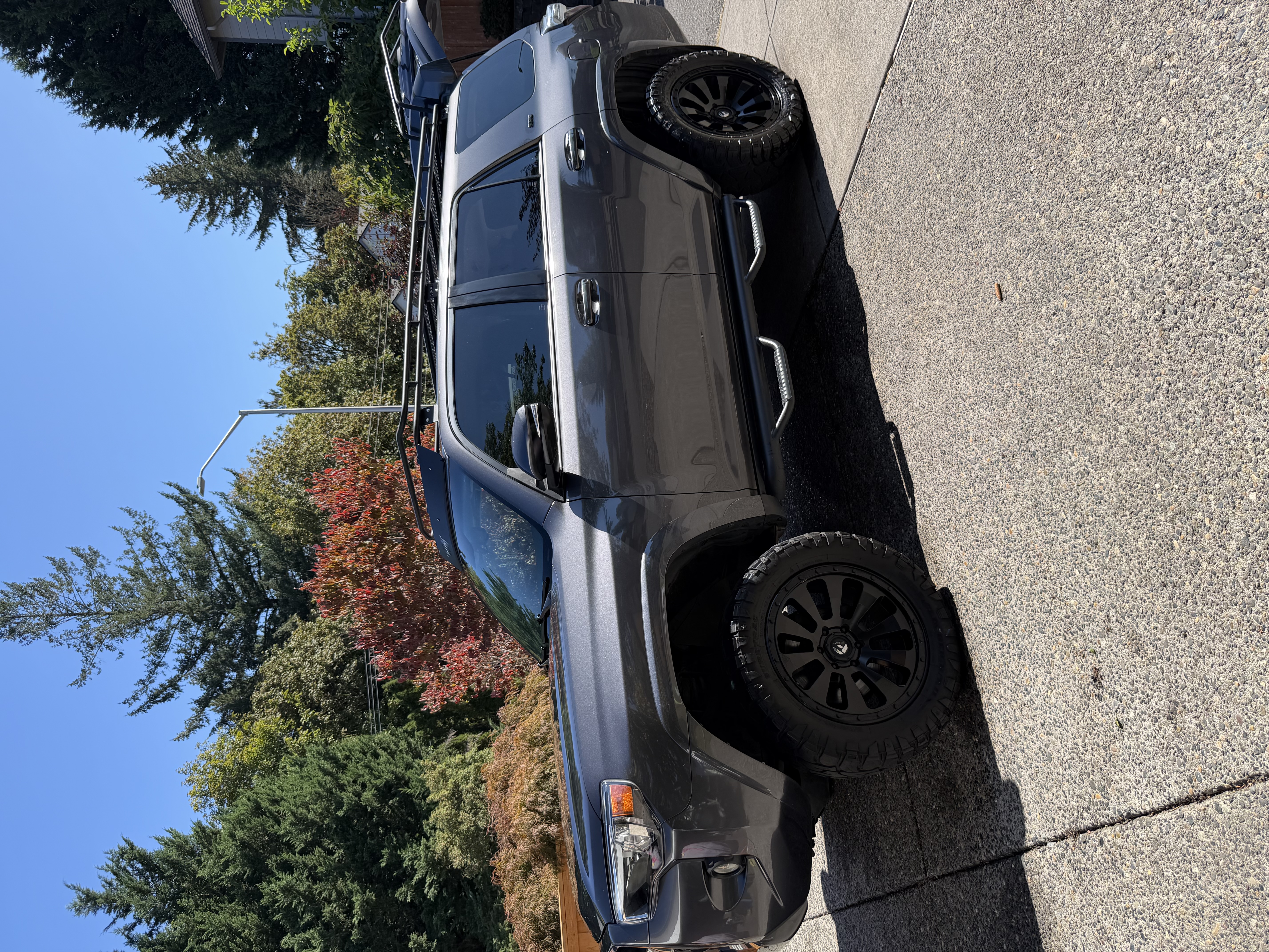 Used 2018 Toyota 4Runner SR5 Premium AWD/4WD image 2