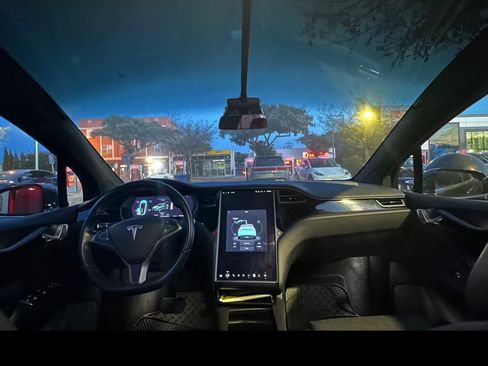 Used 2018 Tesla Model X 75D image 17