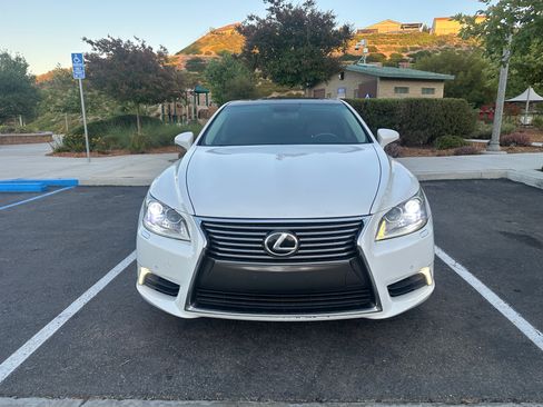 Used 2013 Lexus LS 460 w/ Comfort Pkg RWD image 5